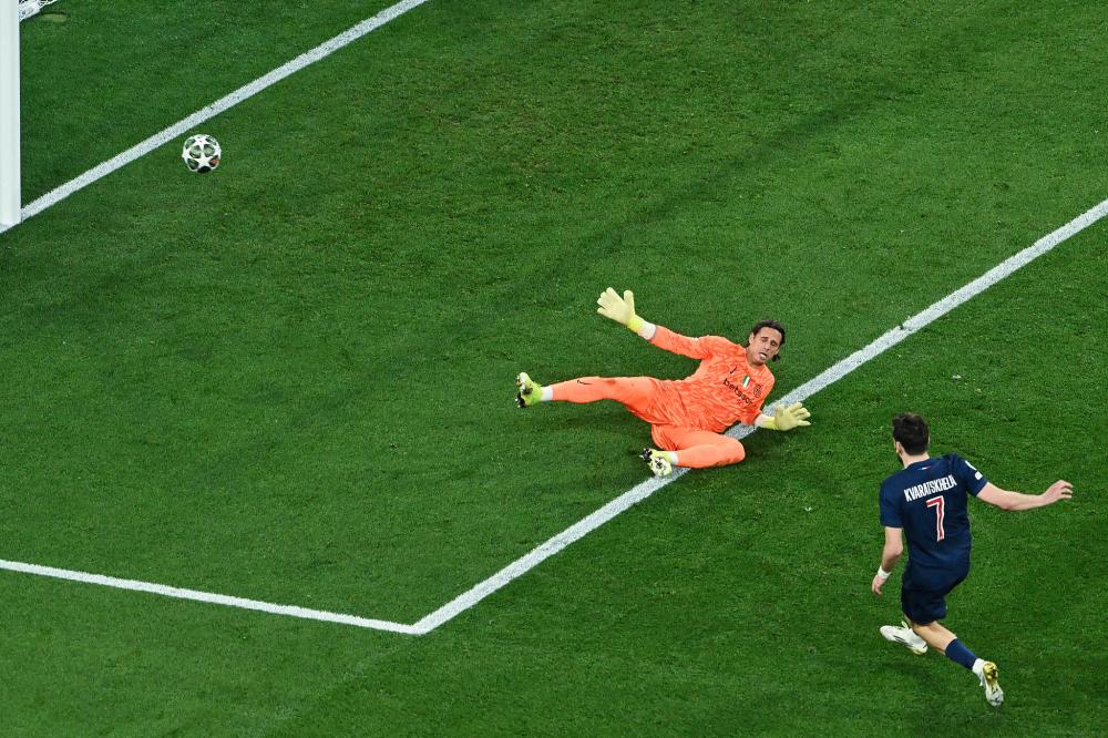 球队开场三分钟就进球，太狠